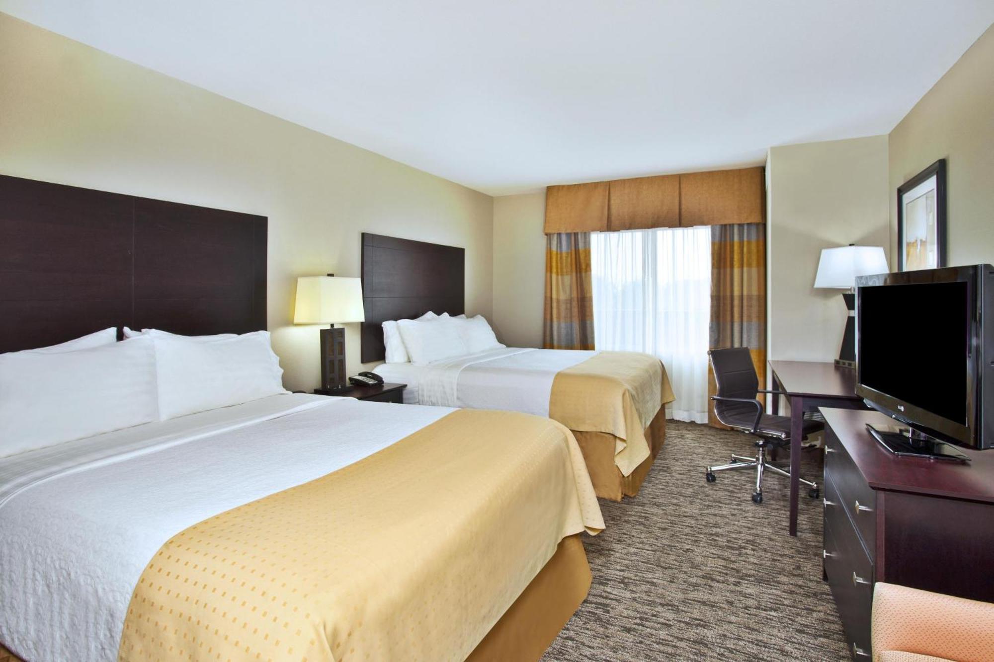 Hotel & Bay Stadium By Ihg